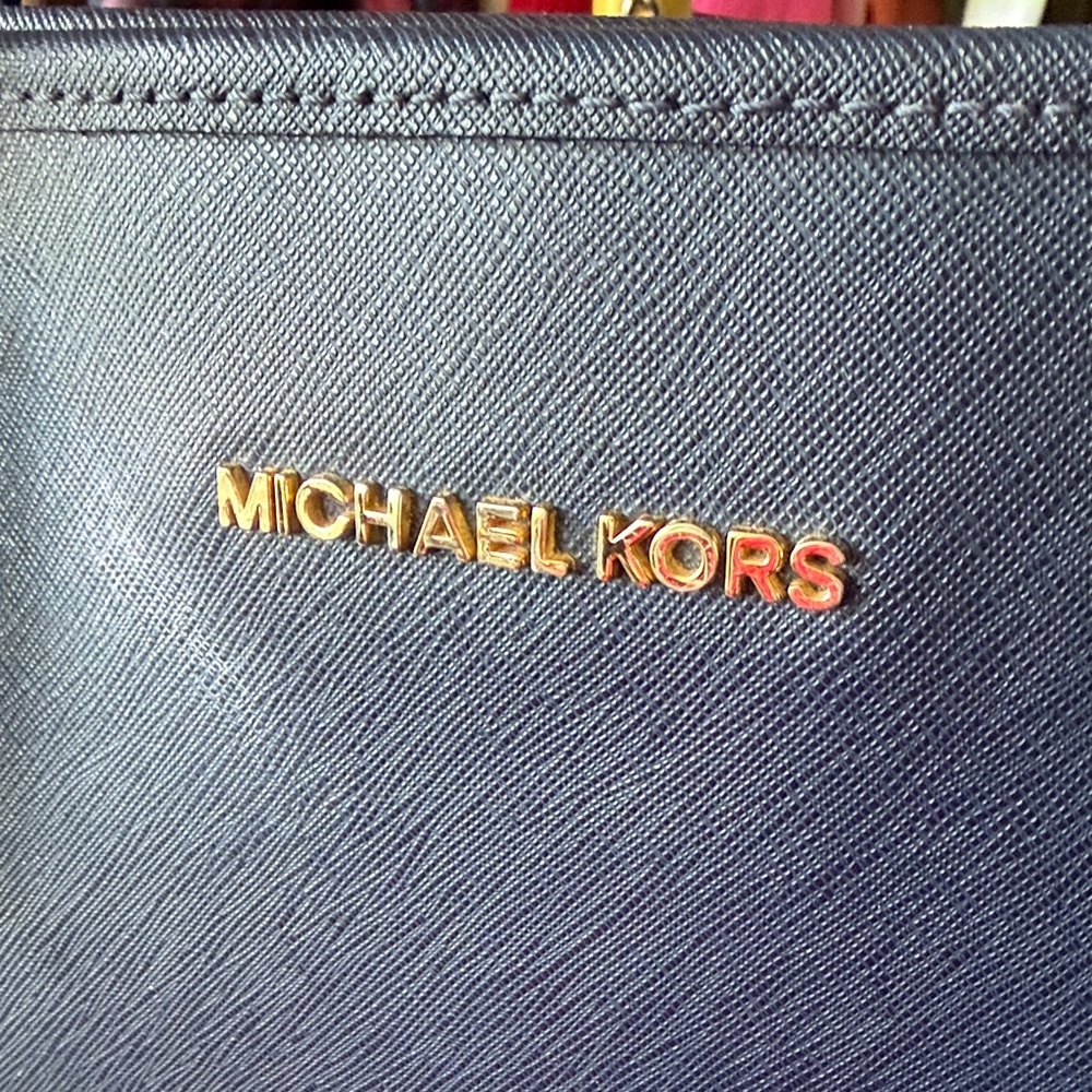 Michael Kors Jet Set Travel Tote Navy - Picture 6 of 16